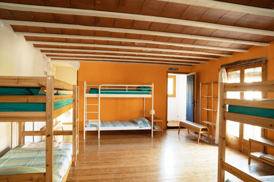 Habitación para grupos de Cal Massot alojamiento para retiros de yoga en Lleida